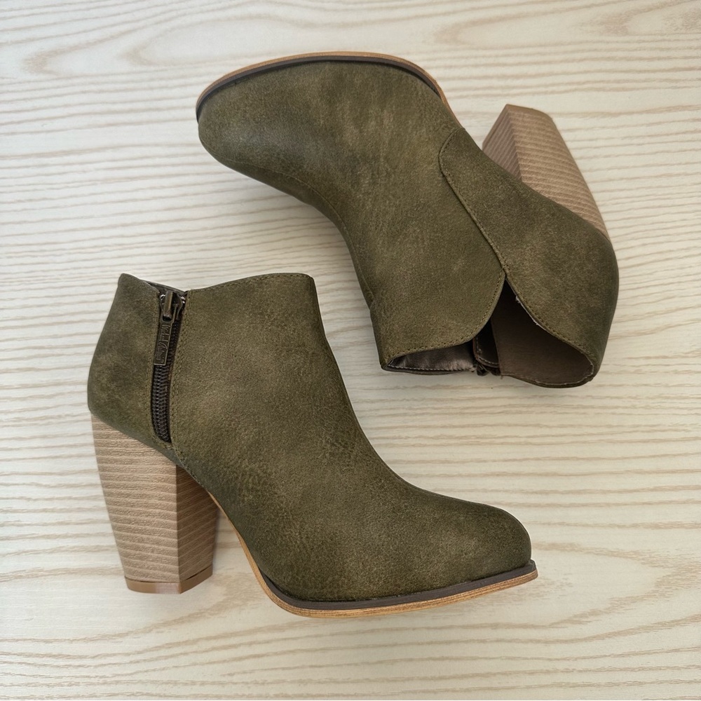 Michael Antonio Boho Moss Green Side Zip Chunky Block Heel Ankle Booties 6.5